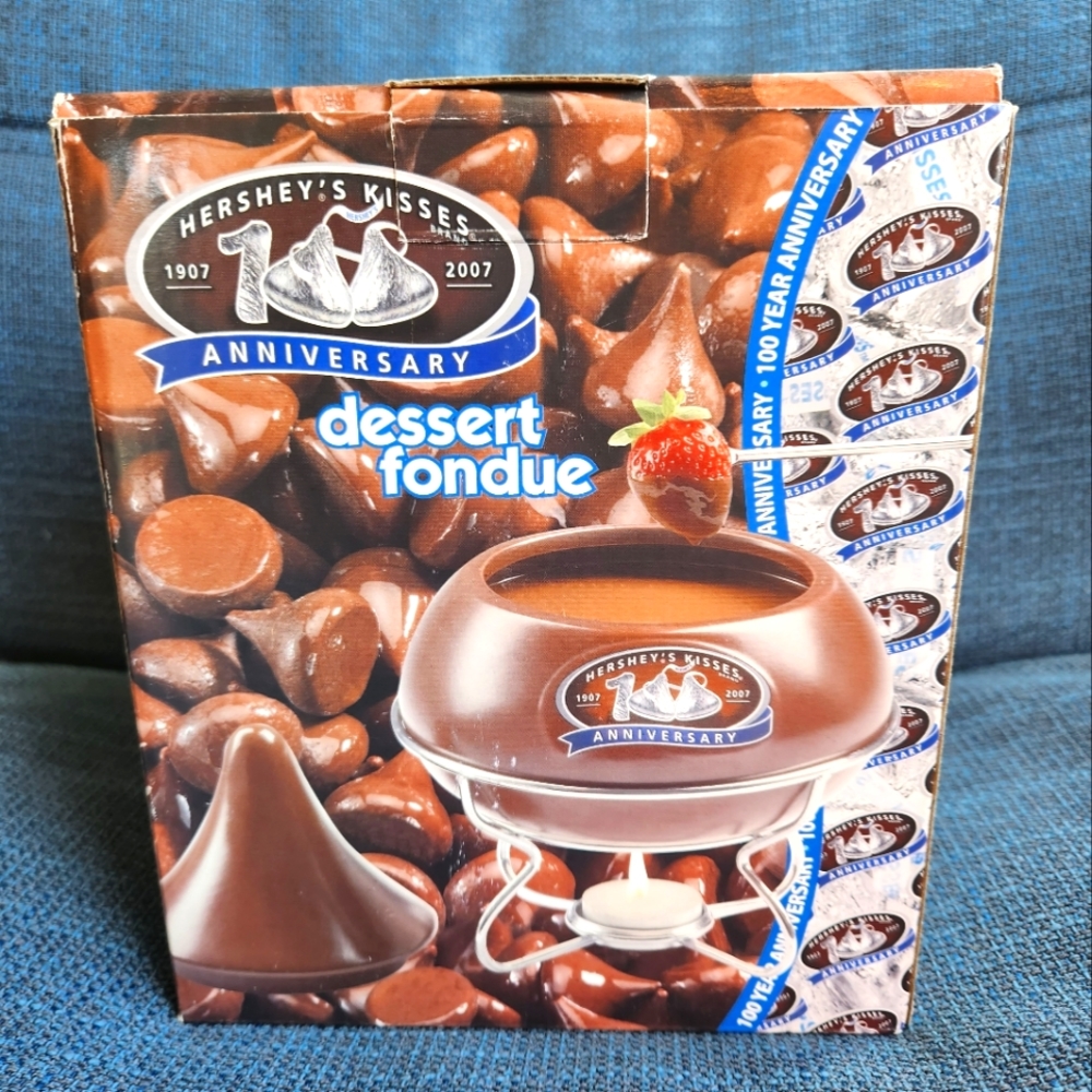 Hershey's Kisses 100th Anniversary Ceramic Fondue Set for 4 - New, Open Box